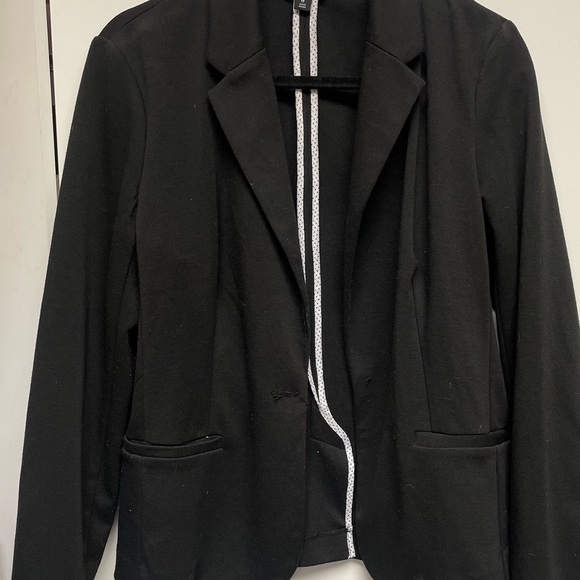 Blazer - Picture 4 of 6